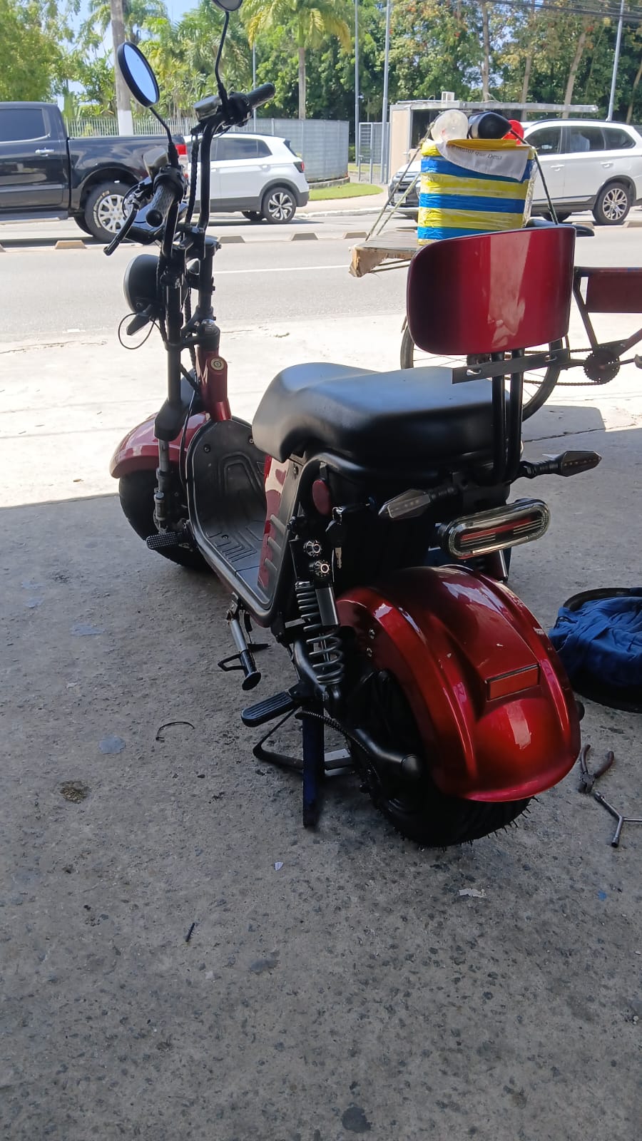 Atendimento de pneus para motos, scooters e veículos elétricos na Borracharia do Cabeça